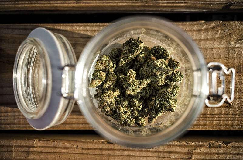 CBD Blüten in einem Glas
